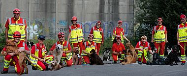 Das Team bei einer gemeinsamen übung mit der Feuerwehr Feuerwehrübung